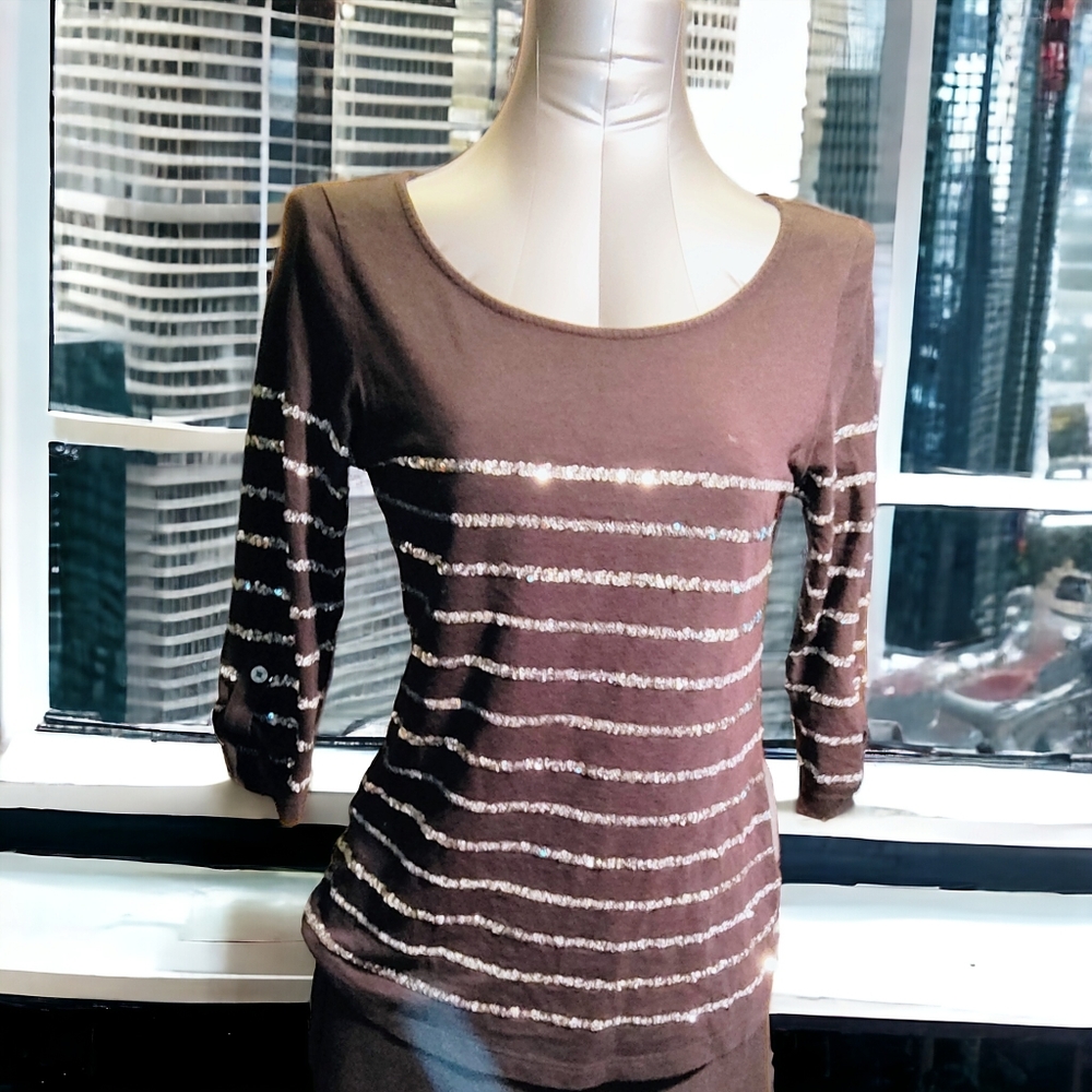 GUESS | 🖤💎 Black Embellished Scoop Neck Tee with 3/4 Sleeves| ✨ sz L